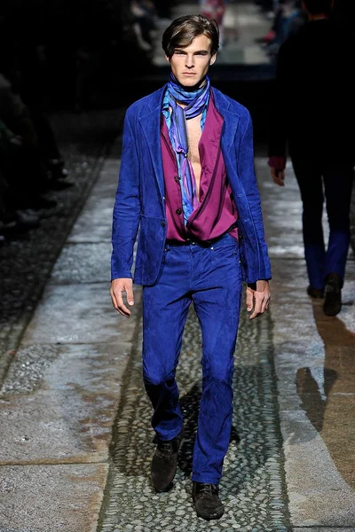 Look 27